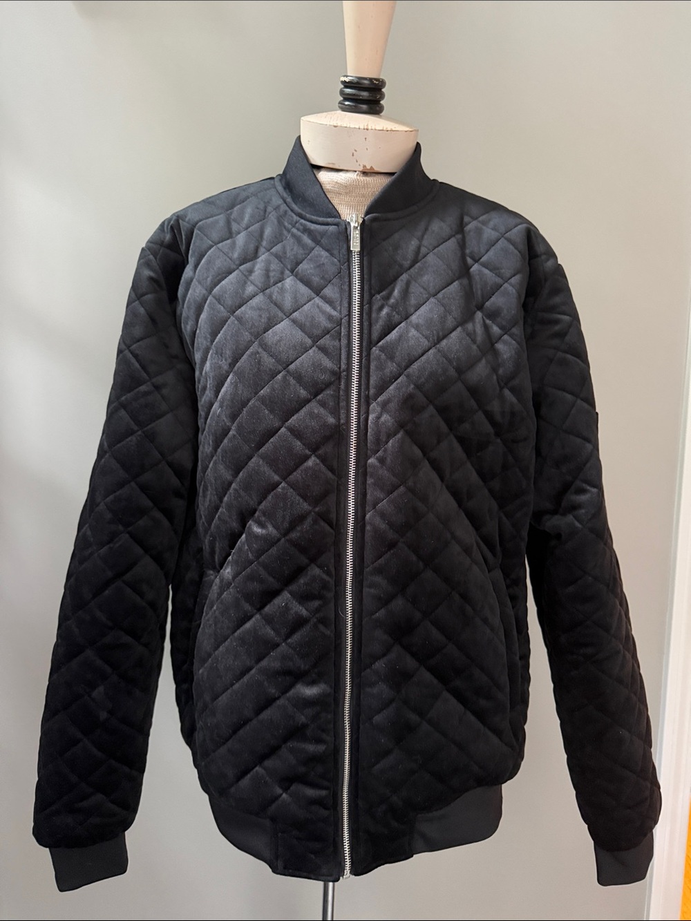 Boohoo Man men’s L quilted velour bomber jacket